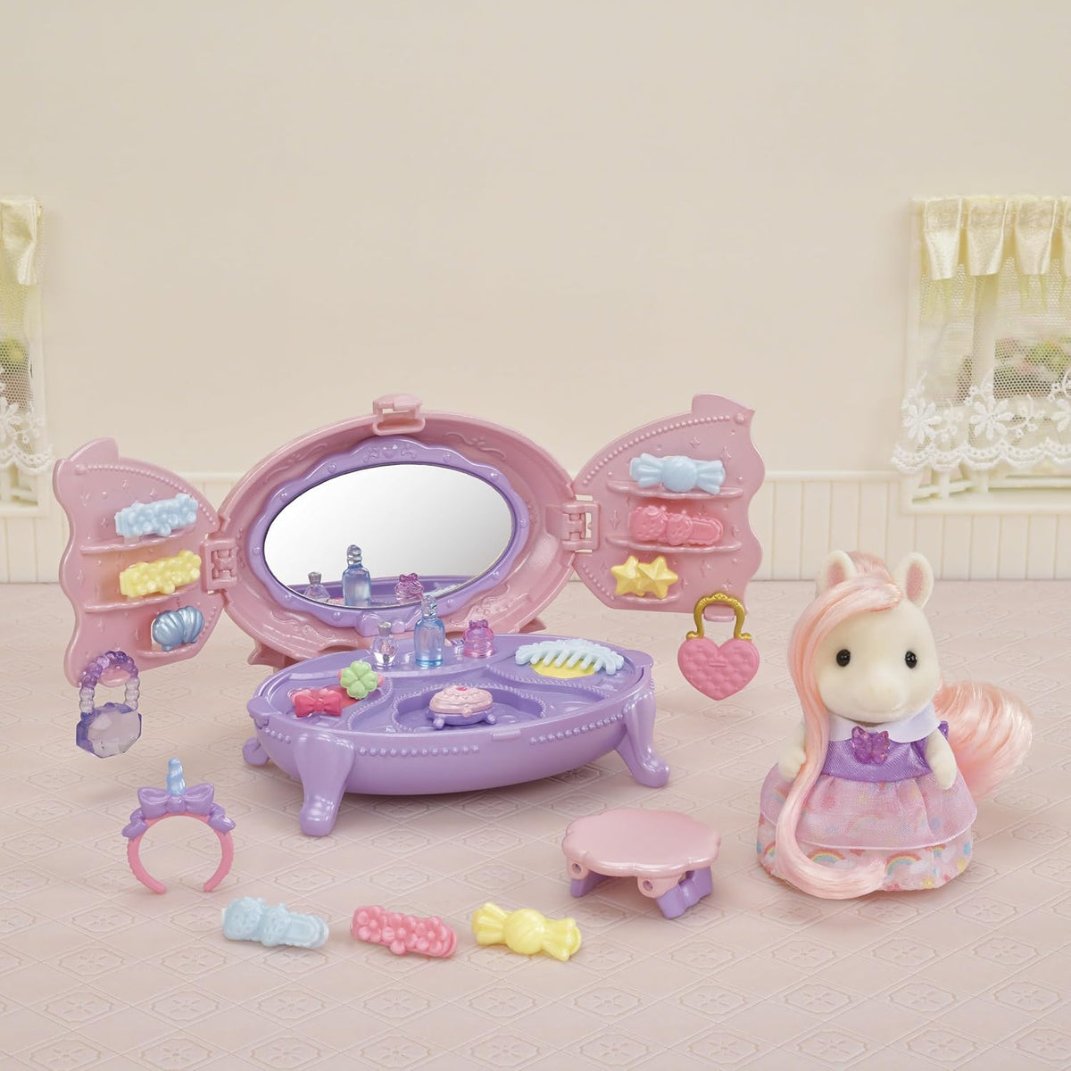 Sylvanian Families Ponyjeva komoda s toaletnim setom - Igralni komplet za hiško igro