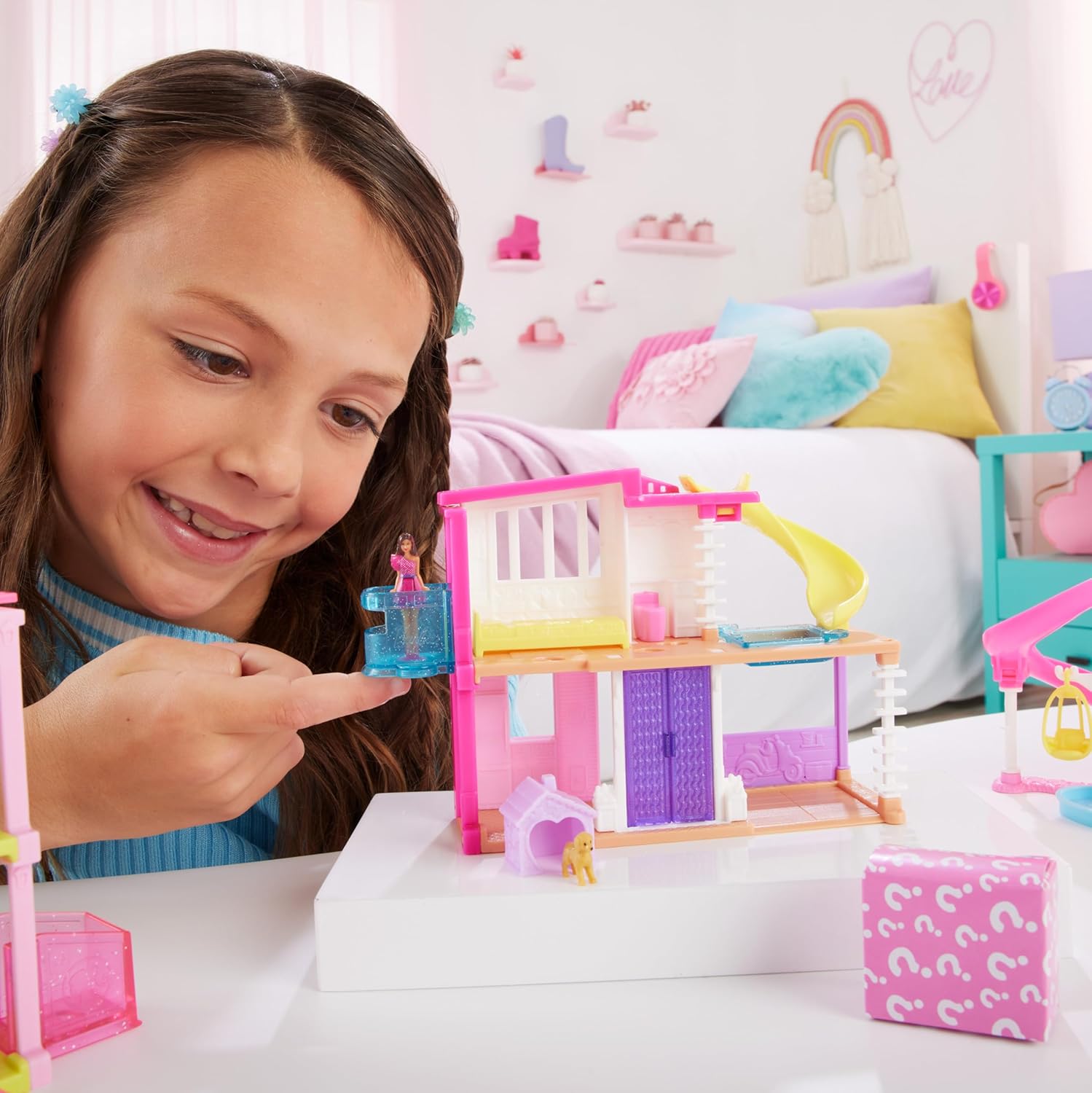 Mattel Barbie: Mini BarbieLand - Dům, panenka a doplňky (HYF47)