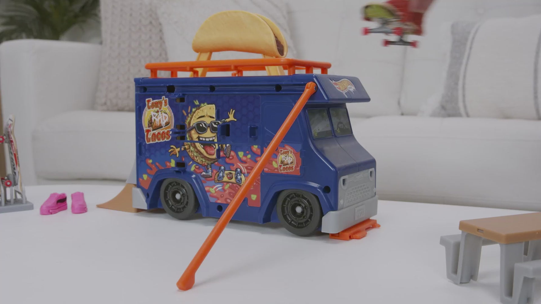 Hot Wheels Skate Taco Truck Play Case (HMK00)