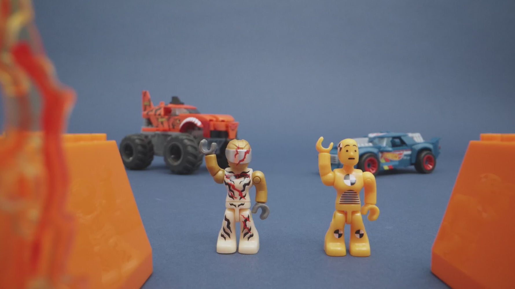 Hot Wheels Smash 'N Crash Tiger Shark Chomp Course