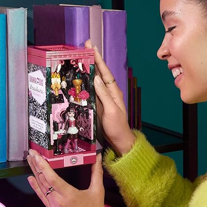 Mega Monster High Action Figure Building Set Draculaura's Boo-k Crypt